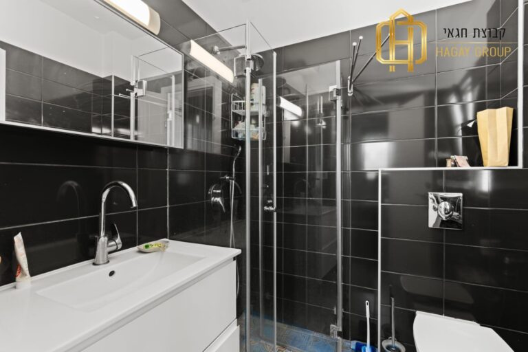 e9431920-e350-4edf-989b-e26a10372e36