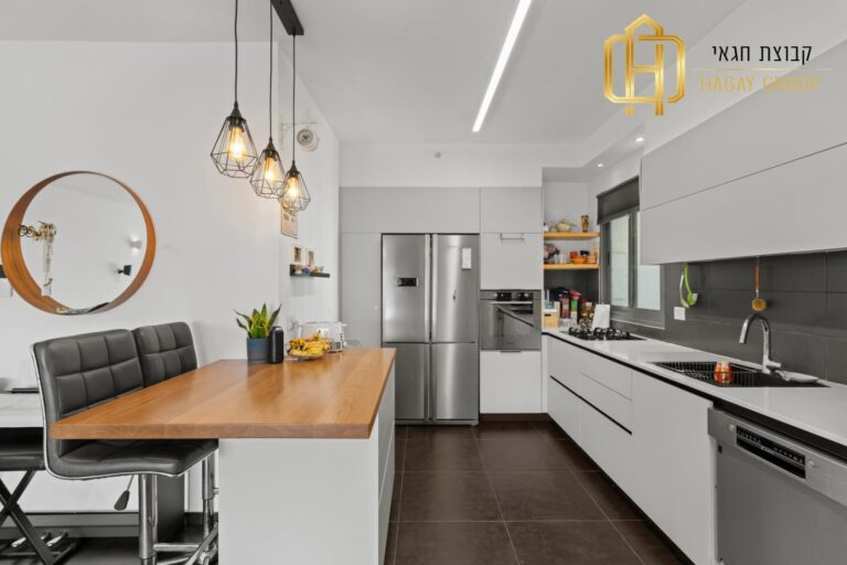 fe8e44ba-f239-460c-a9dc-e3c5ce479144