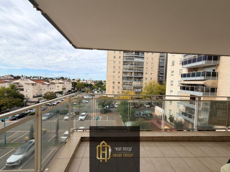 c02fcb37-b991-41fd-a975-dd9e94add589