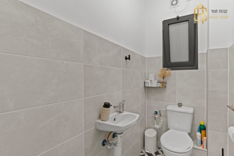 c8643496-4d0e-4358-b68c-0bce5610b38e