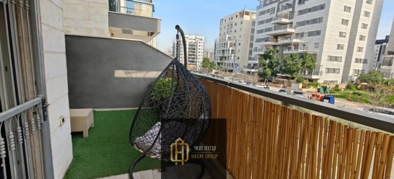 d7a4d31d-4844-43c6-ac2a-6f07568c2835