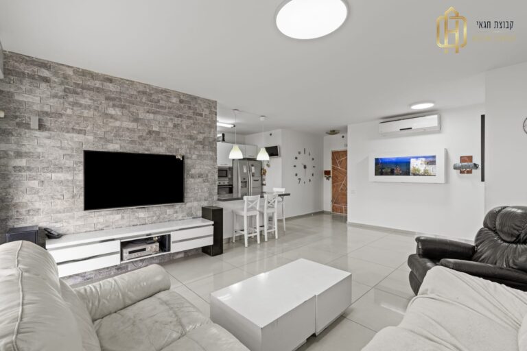 212b1930-e226-4d93-a97b-b22d2ca35aef