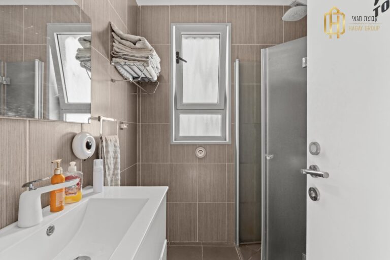 336b1686-0afb-4f33-ba85-98d3a20c4e56