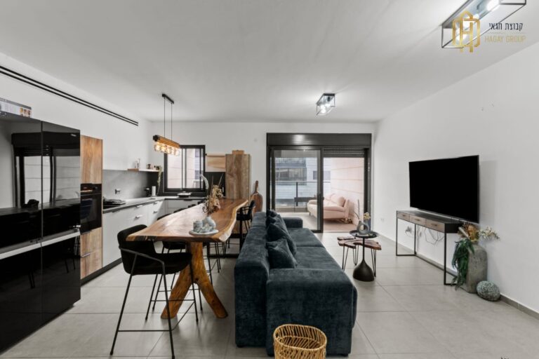 65697166-3302-4279-b6dd-e78e129b3c45