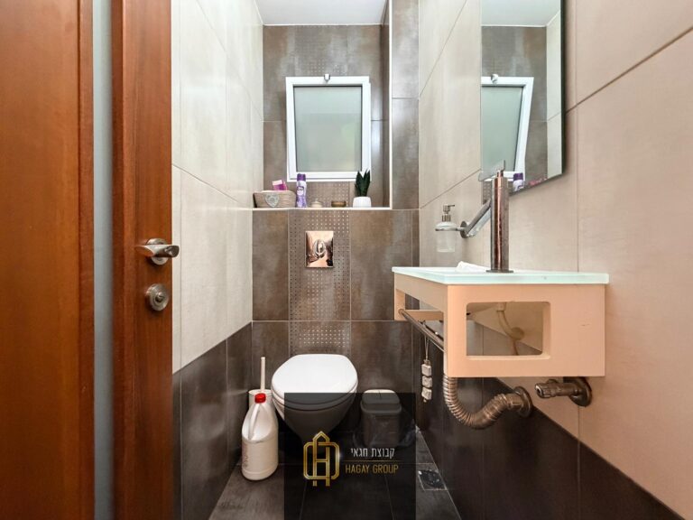 a4aac376-af35-4a19-ad33-287b47377ced