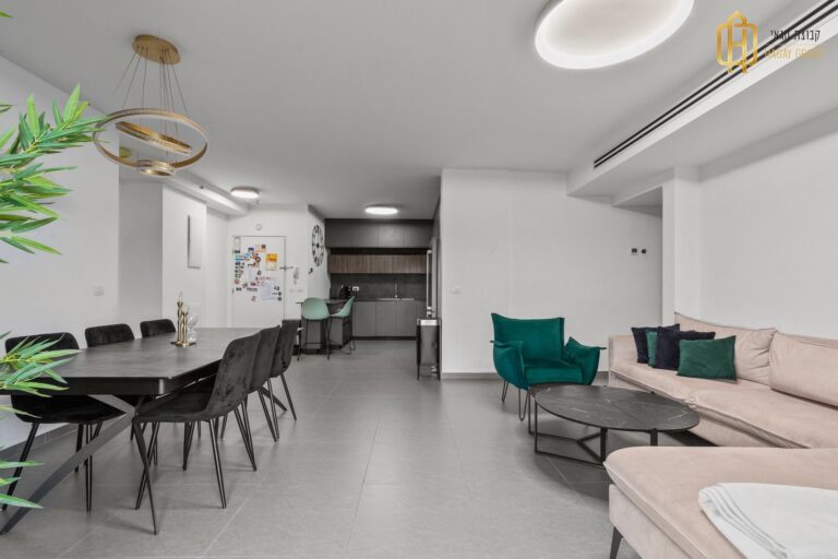 ae3cd165-cd52-4487-8b2c-43e16f56da7d