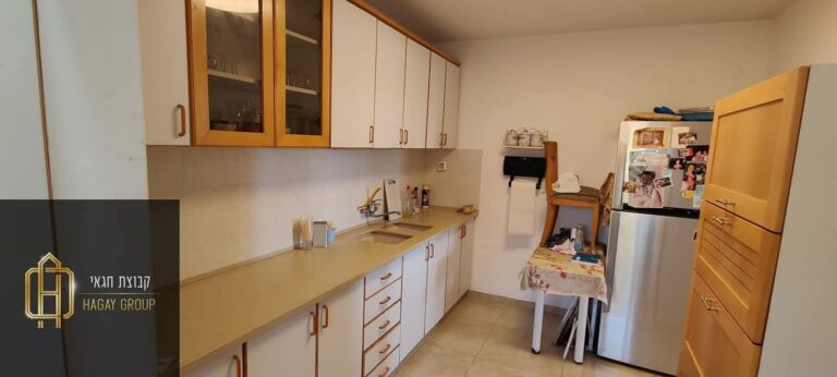 c1998405-1d65-4bbe-8b49-cf7a8c84267d