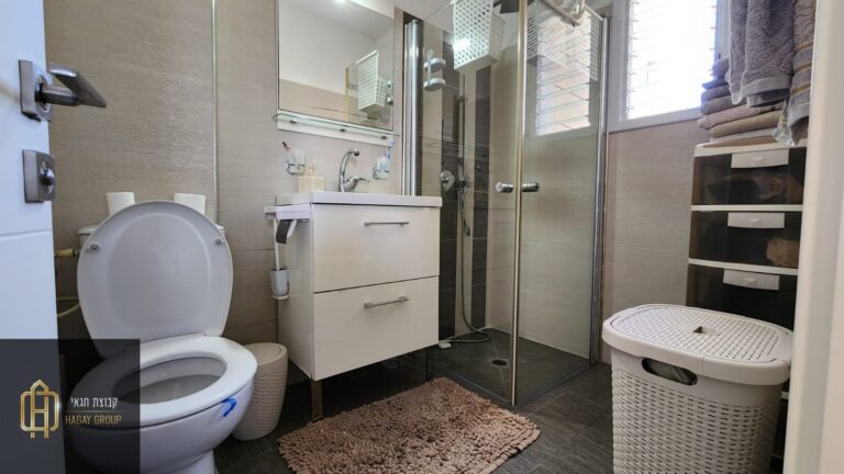 eaac621e-be57-4db2-9f6d-e0290d786d8f