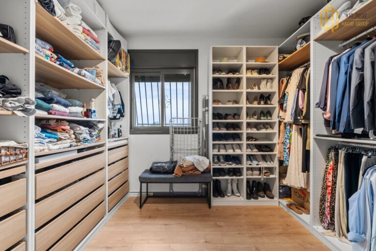 ef7b931c-5d5e-4b82-9521-dad3a0106768