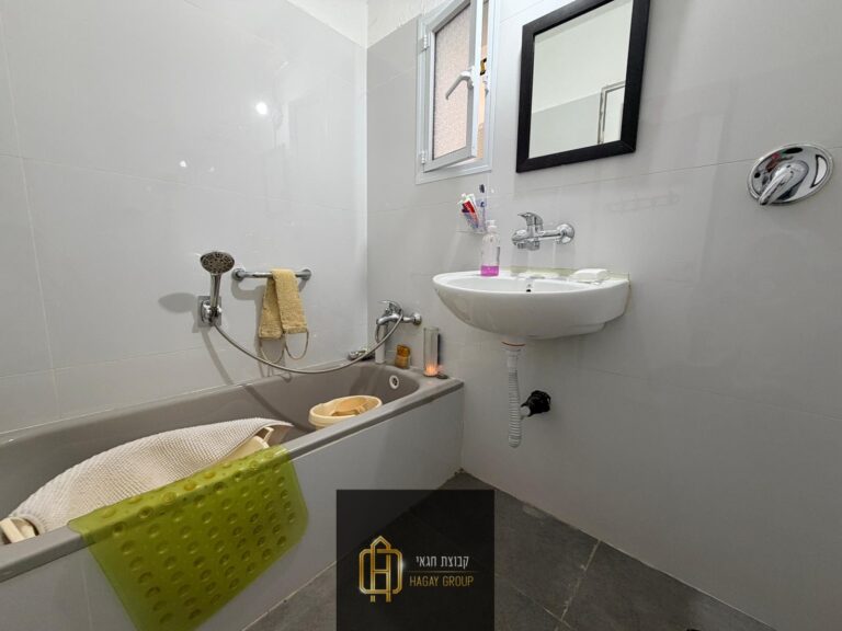 fb132078-caa5-481a-b6e9-f6d6f1468b87