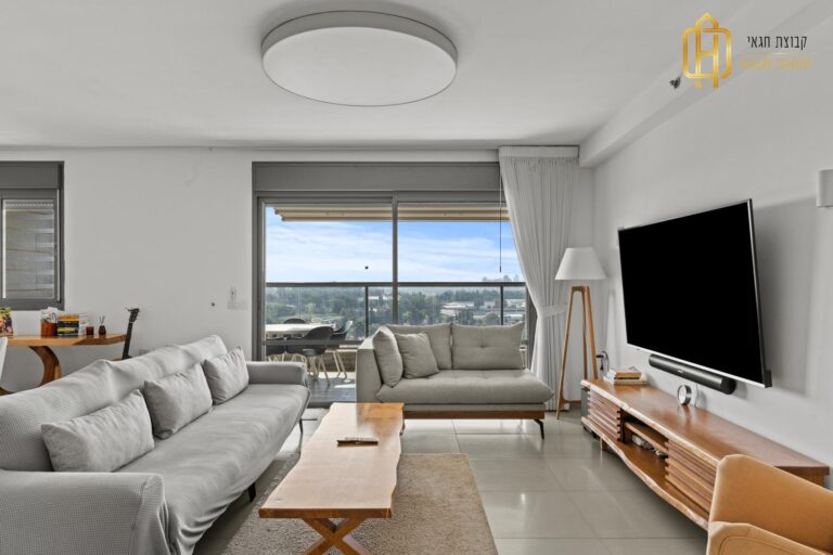 13ff9d5c-c9b7-4c9d-b592-fe19010383cd