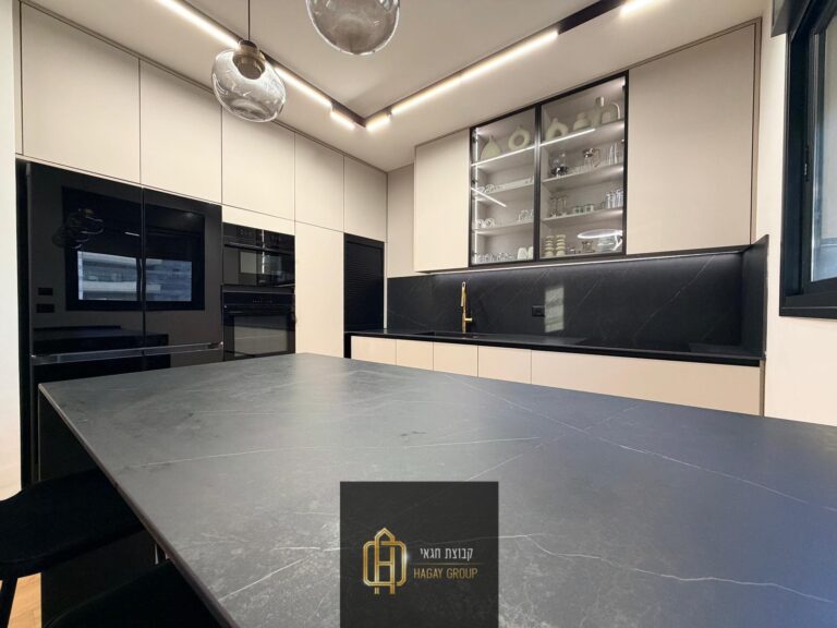 170d8f25-a5d5-4bae-89c1-252d920ce3d4