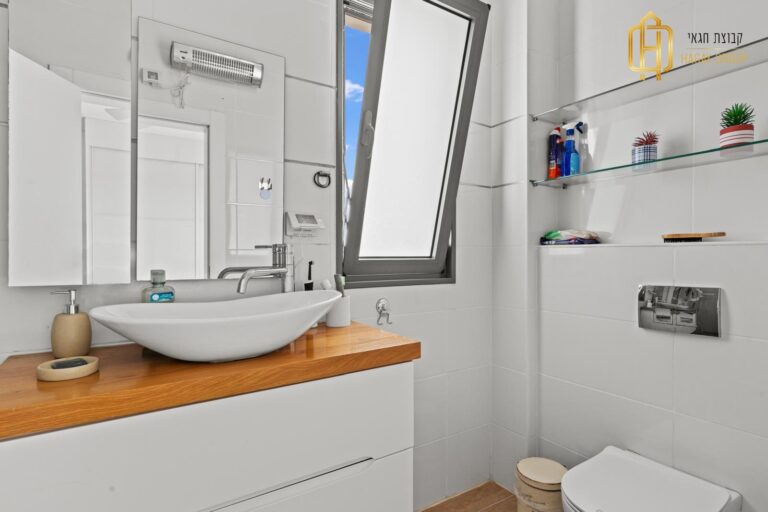 370bcd77-6916-4296-8a16-8123bd7569ab