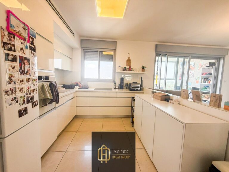 4884bcac-1ce2-418f-8287-8d5ebbbf971e