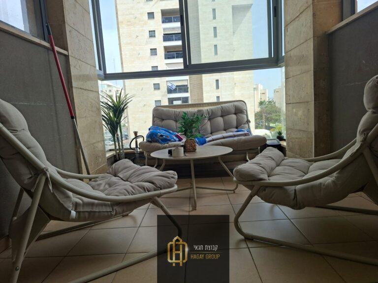 8fc5c7df-fbe6-4b0f-824a-563f484633a5