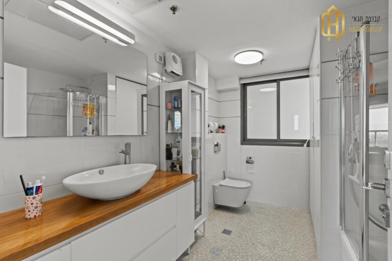 b79cd28b-9109-40ca-8d1d-f97af599fe1f