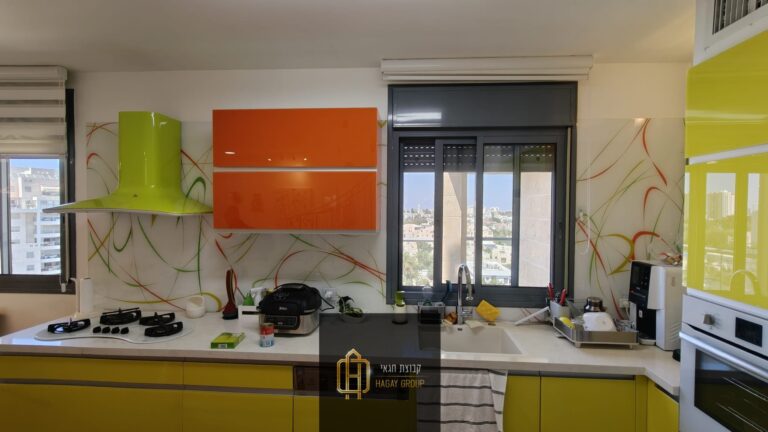 1e5f3037-a199-418e-8bee-656fa2cee685