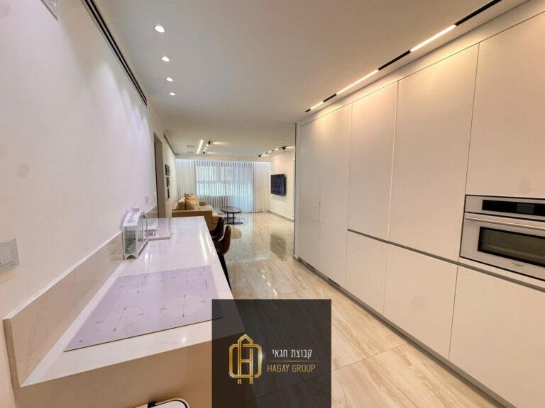 8124e889-85be-4aee-b674-355a2f35a063