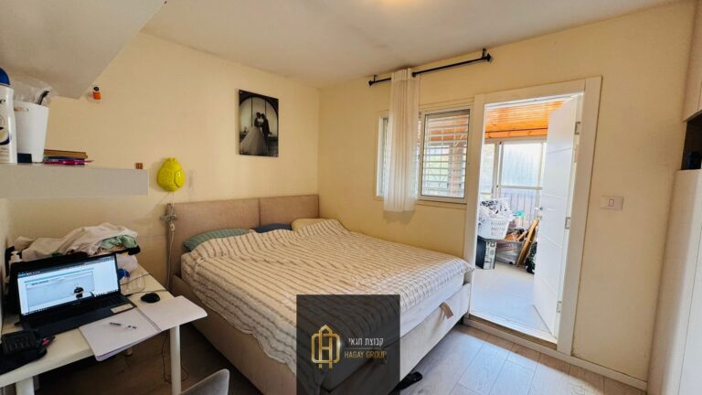 82172877-78df-438f-8bd1-b5140bbe029e