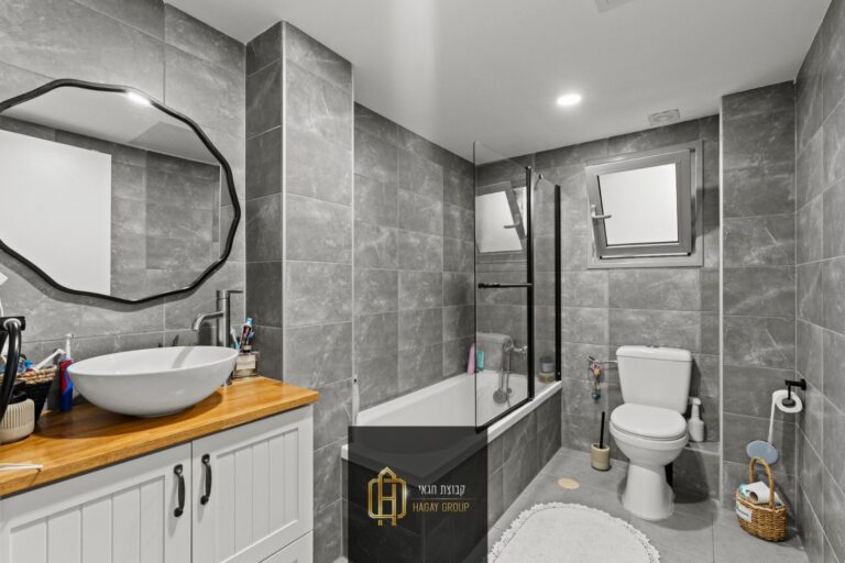 95c0e706-fe1d-4405-ac80-0e52d3b8208d