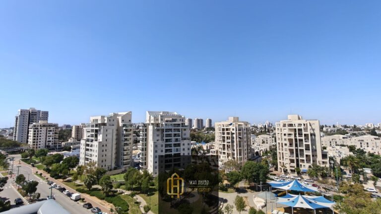 a376033d-1fa5-428a-95ad-fc8aa752edc7