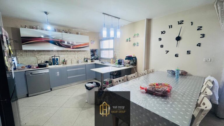 aa568d42-59d6-48ec-b874-b000a5981ad5