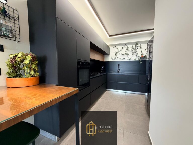 aaaffb64-729d-4642-bbac-da5fd980db8d