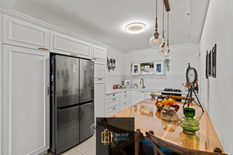 ab56ad72-71f0-4546-aa05-5c83789ab80d