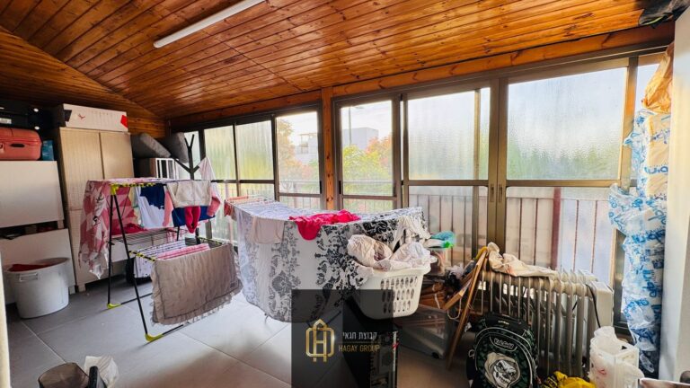 b4d0fa1d-5a89-49cd-8c0a-4e78ace3e395