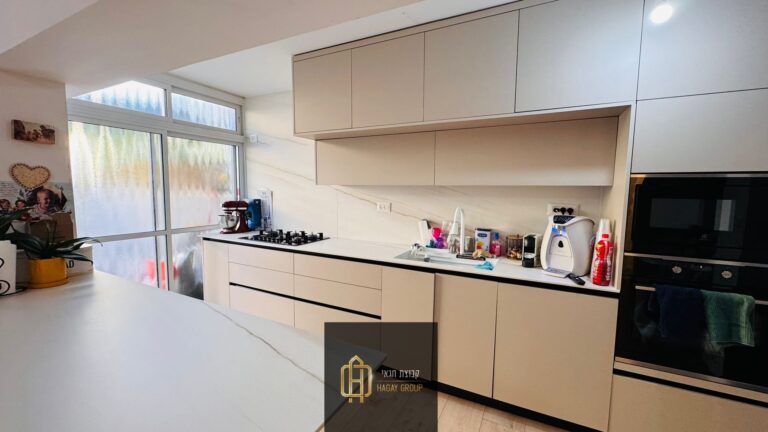 b5c443a8-3692-4ce5-becb-3f2ca379c8e0